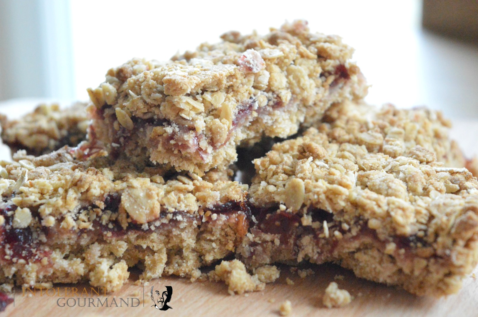 Cranberry Crumble Bar - a delicious christmas treat that's gluten-free, nut-free, wheat-free, egg-free, dairy-free and tastes delicious! www.intolerantgourmand.com