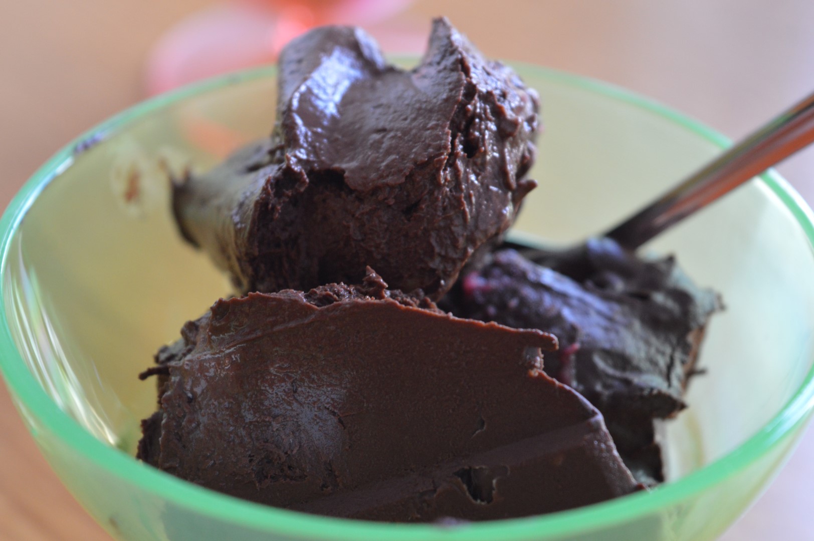 Chocolate ice cream - good vegan ice cream is hard to find! This recipe takes just minutes to make before freezing and is perfect every time! It's always a big hit thanks to it's rich chocolate flavour and smooth creamy texture! www.intolerantgourmand.com
